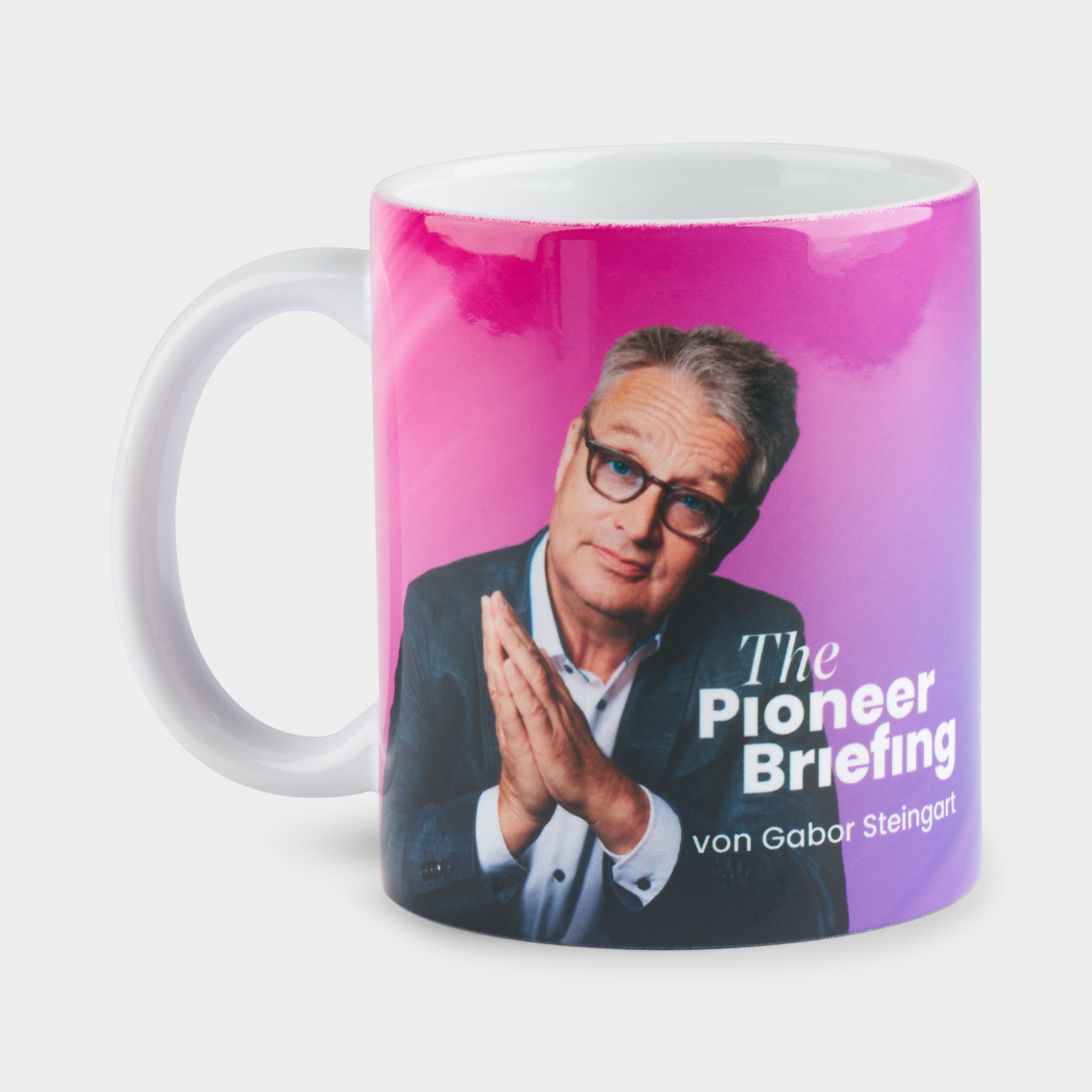 The Pioneer Briefing Tasse